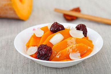 在《最终幻想7：重生》中 扎克斯的表现十分活跃